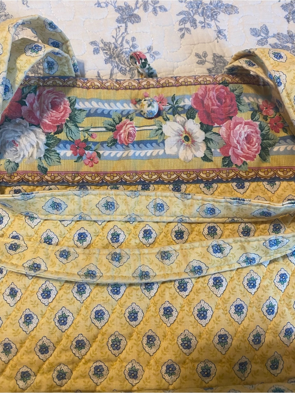 Vera Bradley Vintage Elizabeth Classic Tote Bag and Coin Pouch - Picture 3 of 12